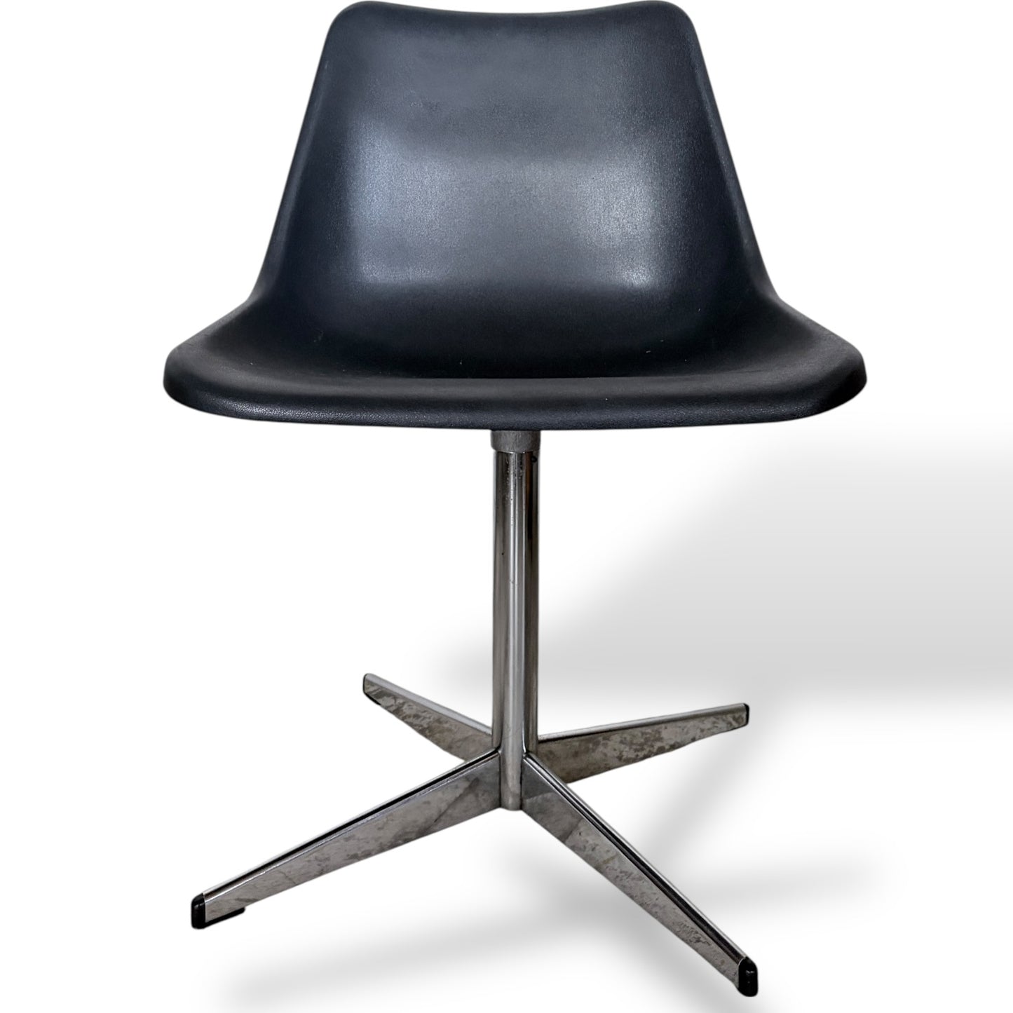Vintage Robin Day Swivel Chair – Black Shell with Chrome Base