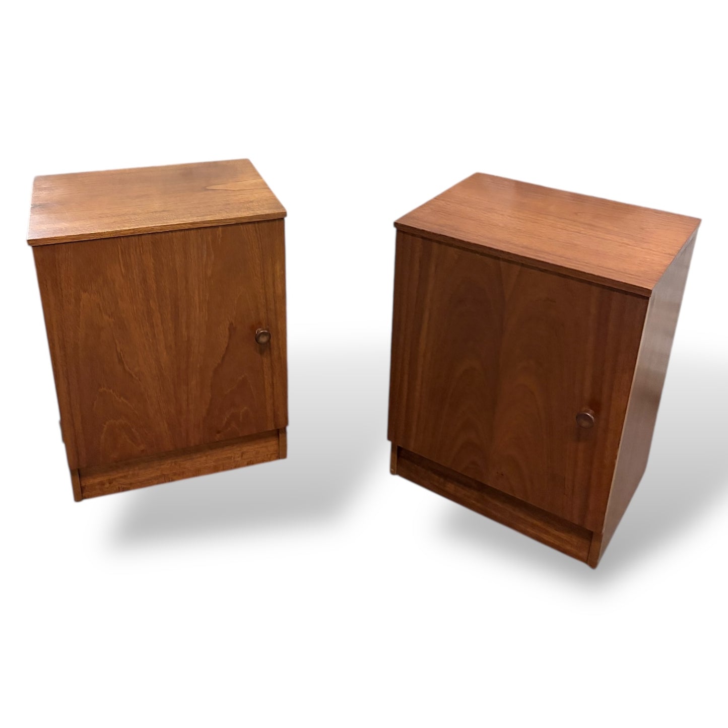 Mid-Century Teak Bedside Cabinets – Vintage Scandinavian Style Nightstands (Pair)