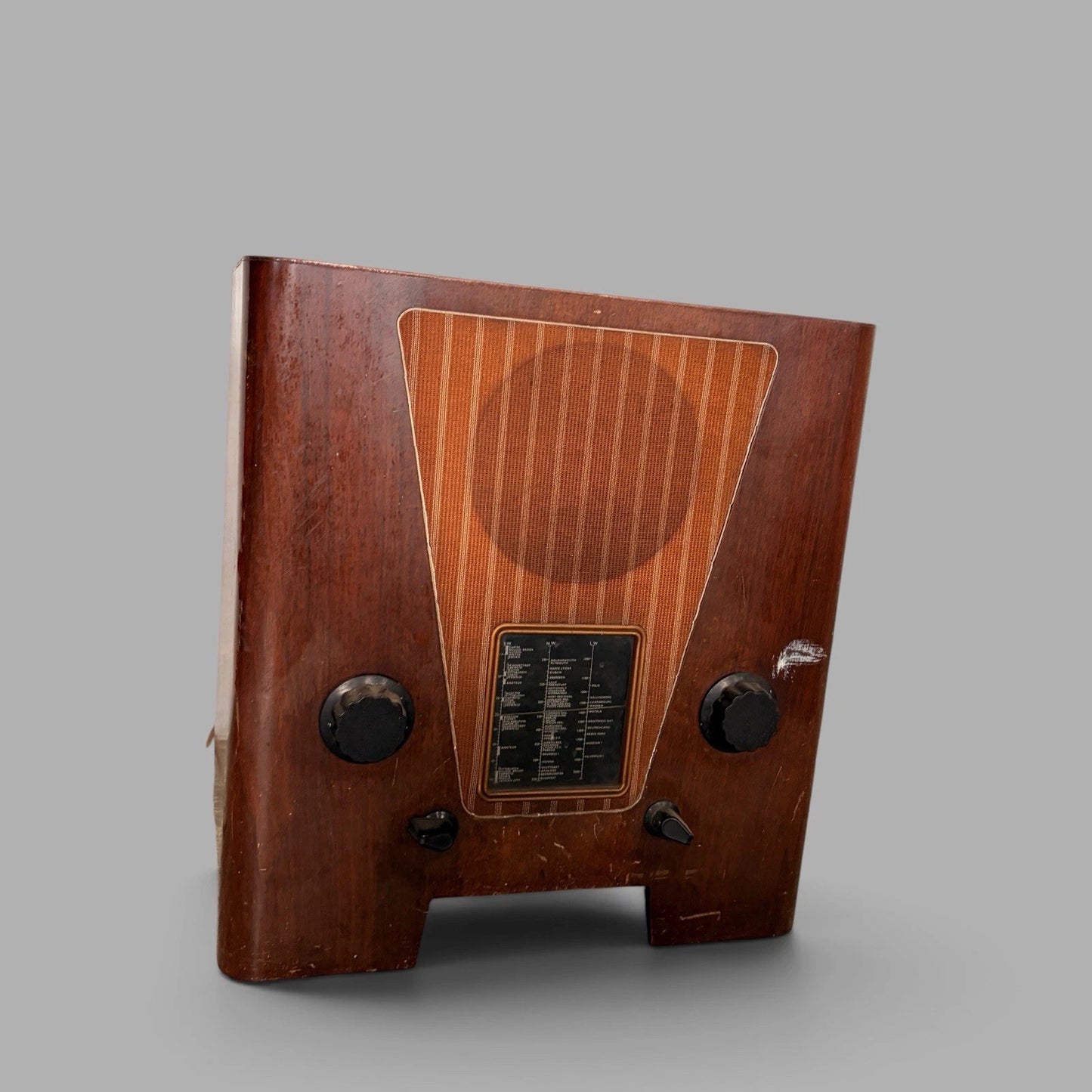 Vintage Murphy Walnut Valve Radio – British Bakelite & Wood – view 2