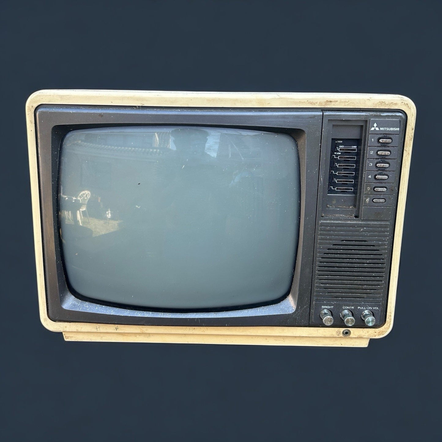 Vintage 1970s Mitsubishi CRT Televison