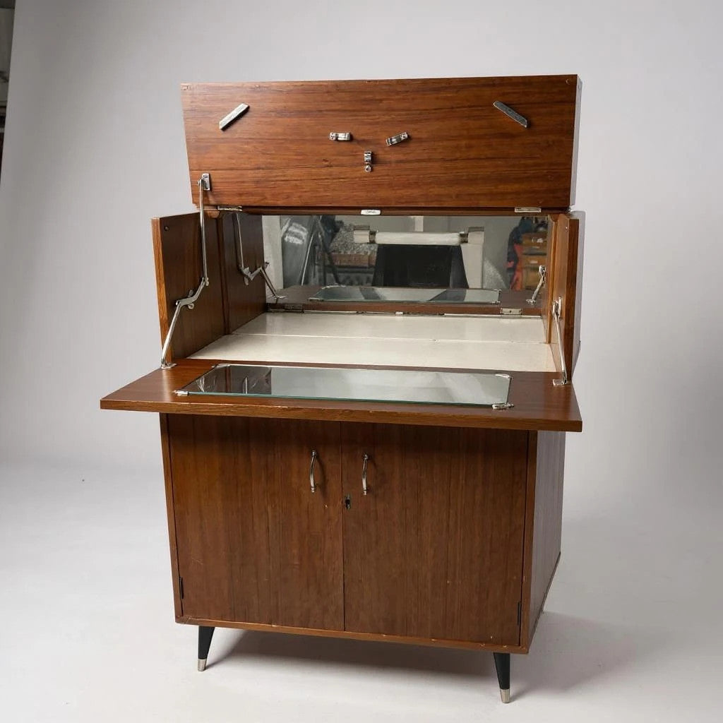 Mid Century Modern Walnut Drinks Cocktail Cabinet