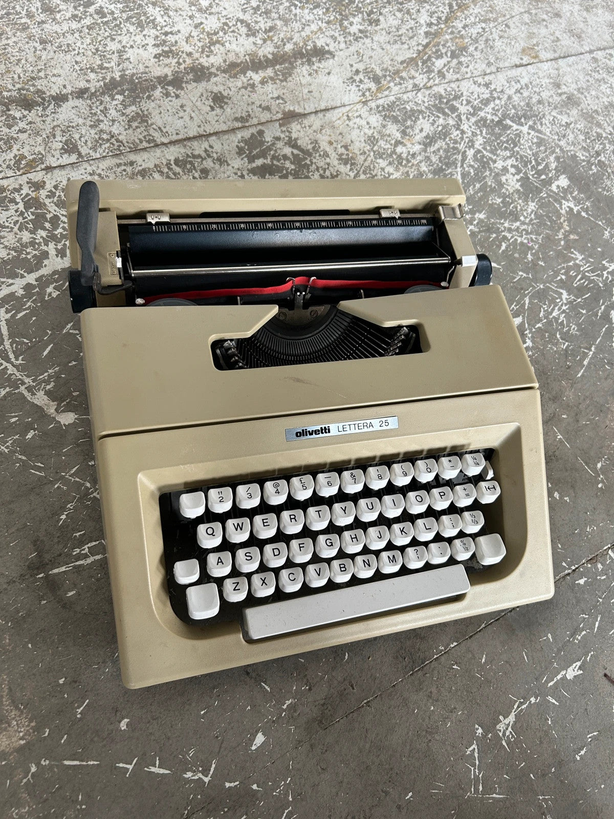 Mid Century Modern Olivetti Lettera 25 Portable Typewriter