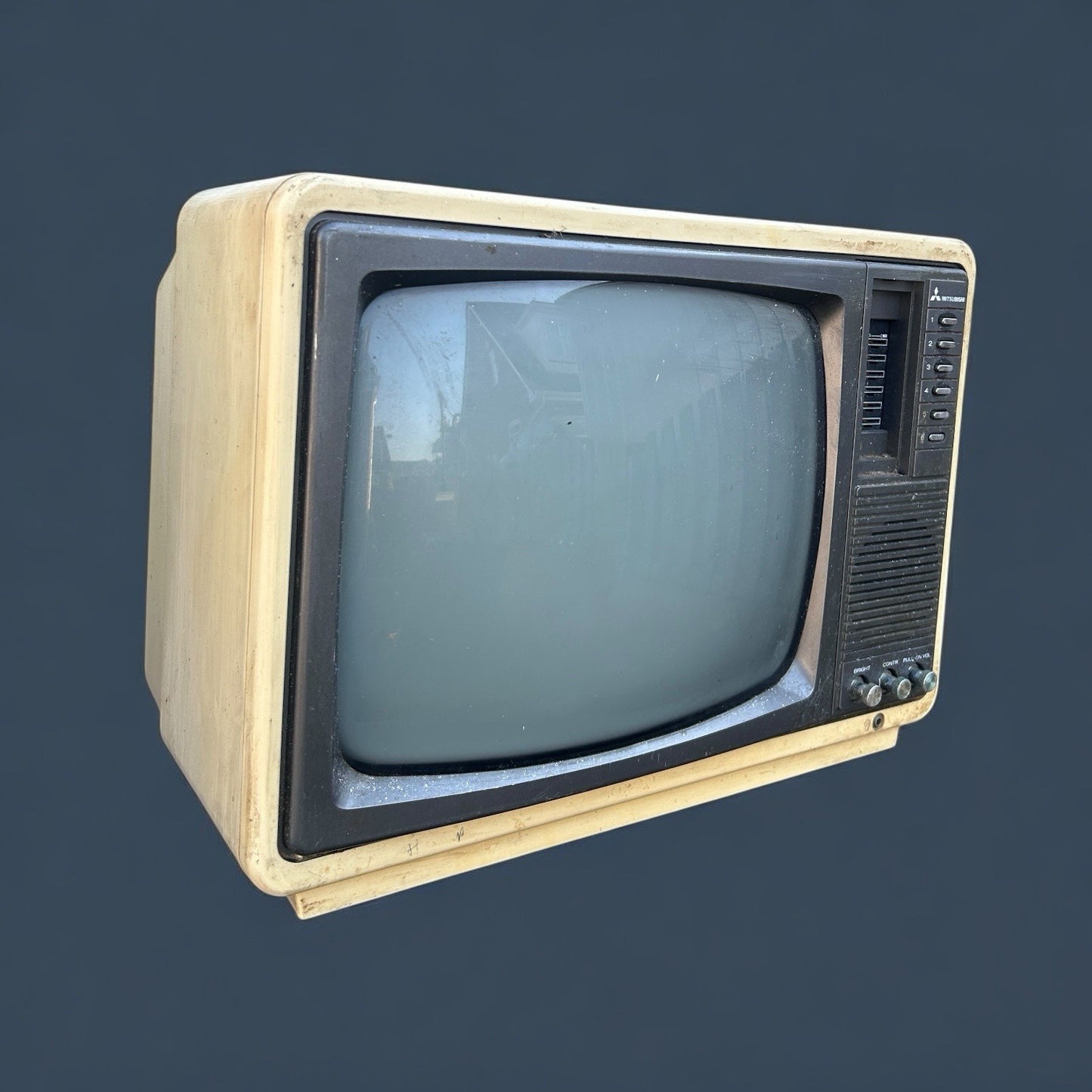 Vintage 1970s Mitsubishi CRT Televison