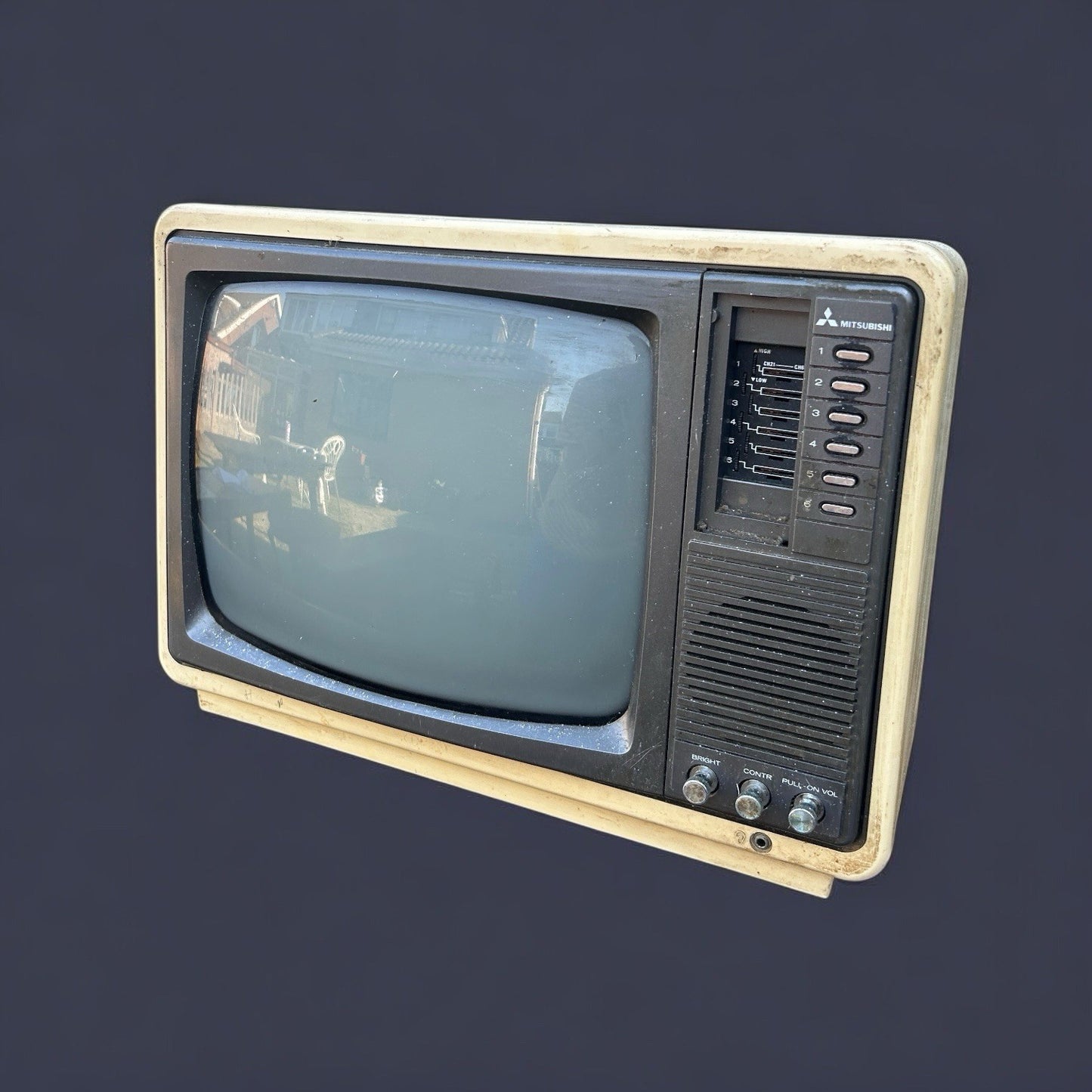 Vintage 1970s Mitsubishi CRT Televison