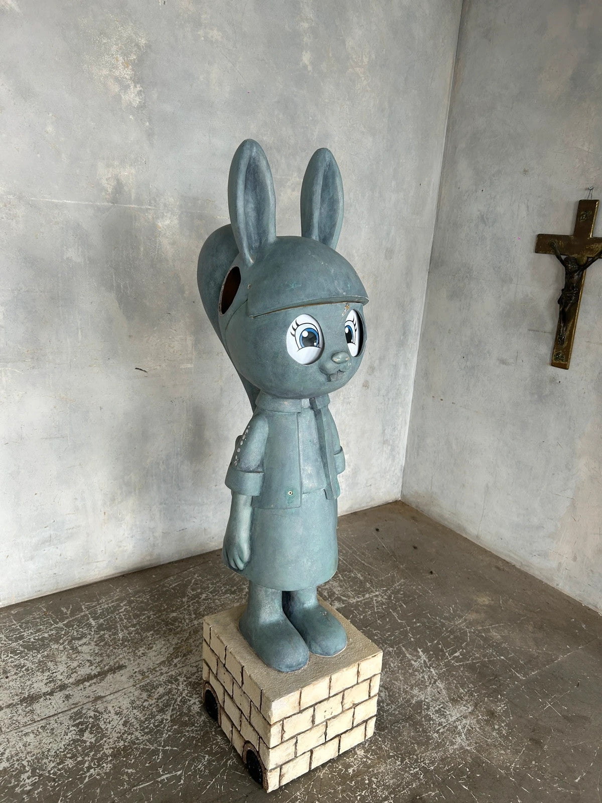 Life-Size Pop Art Bunny Sculpture 140cm Surreal Rabbit Statue
