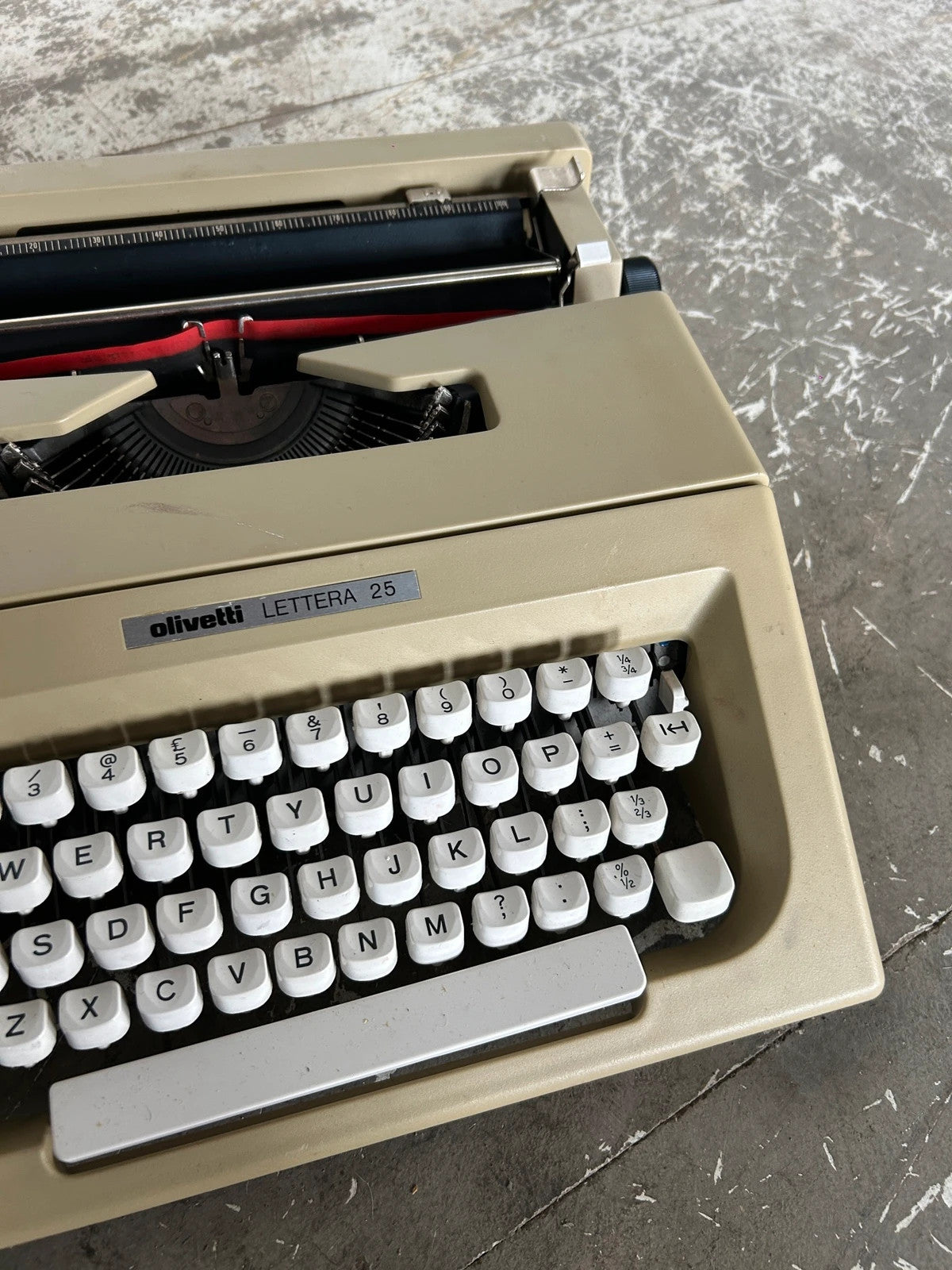 Mid Century Modern Olivetti Lettera 25 Portable Typewriter