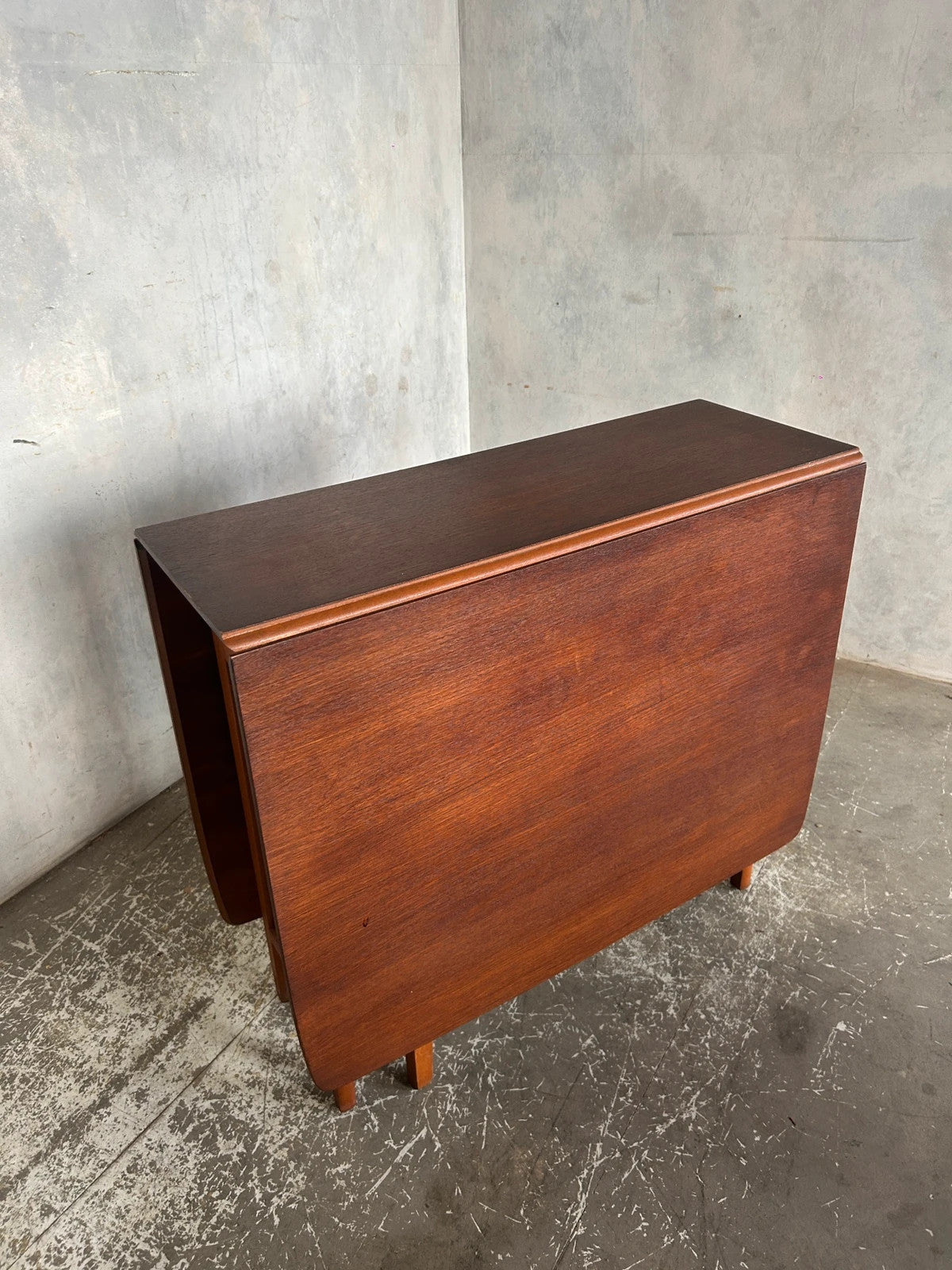 Mid Century Modern Macintosh Extending Drop Leaf Table