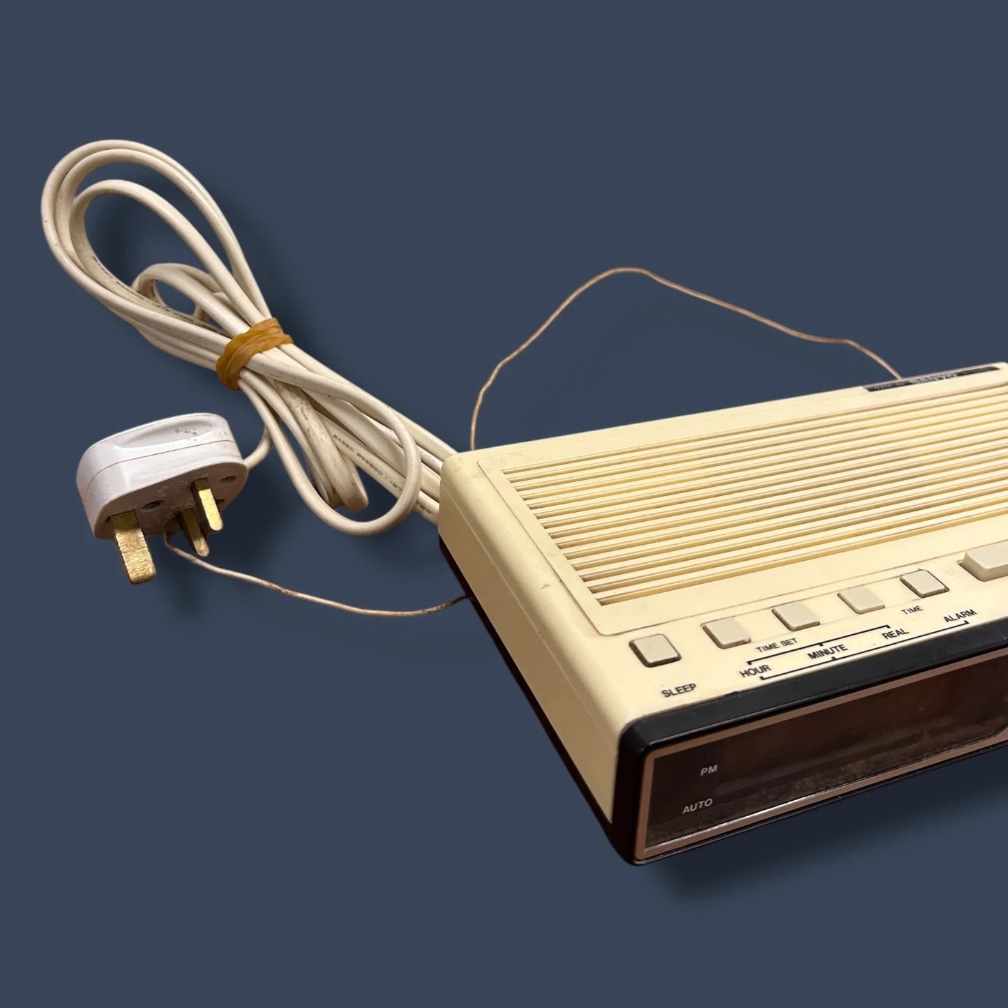 Vintage 80s Sanyo Digital Alarm Clock Radio