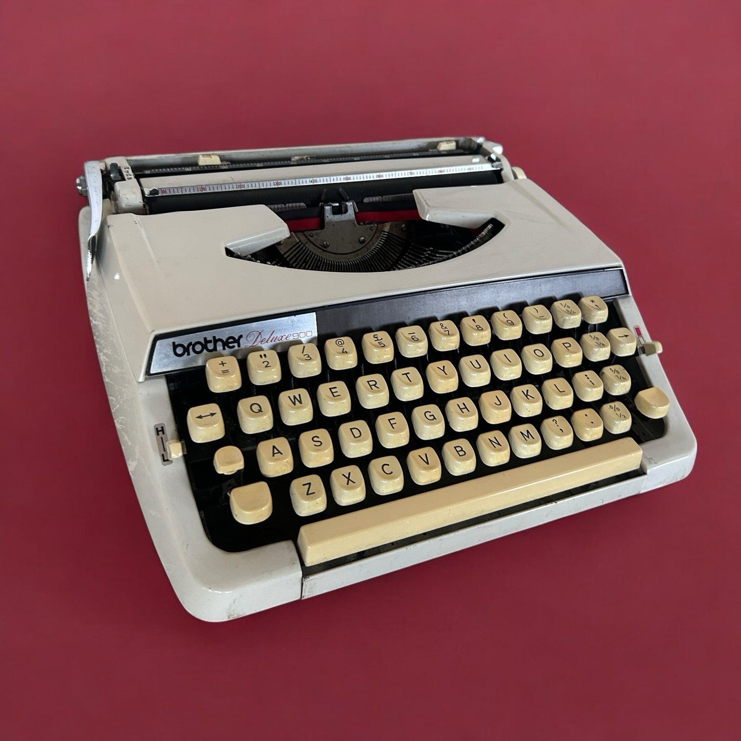 Mid Century Brother Deluxe 900 Portable Typewriter