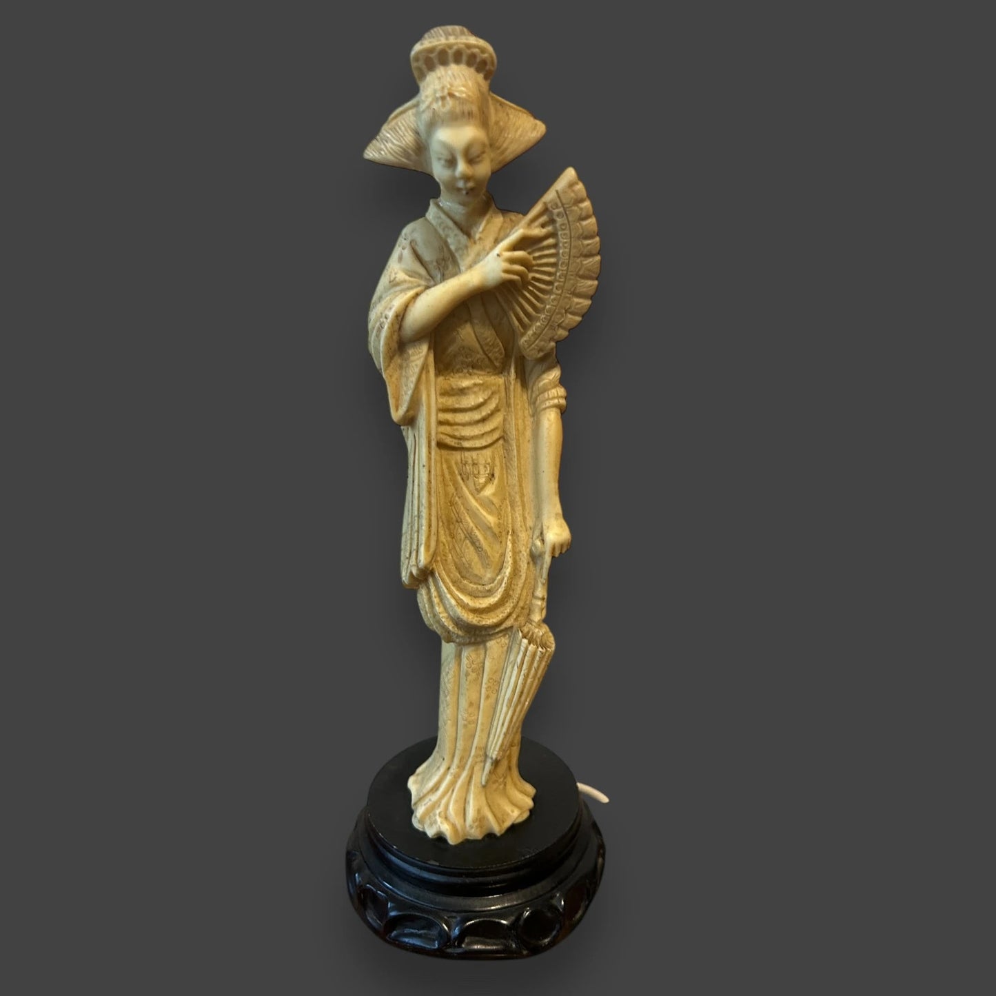 Vintage 1950s Japanese Geisha Hand Carved Table Lamp