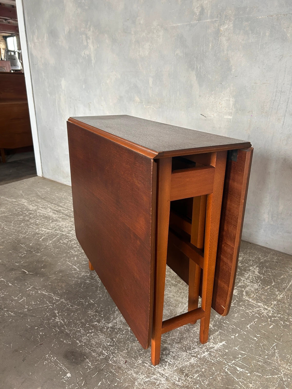 Mid Century Modern Macintosh Extending Drop Leaf Table