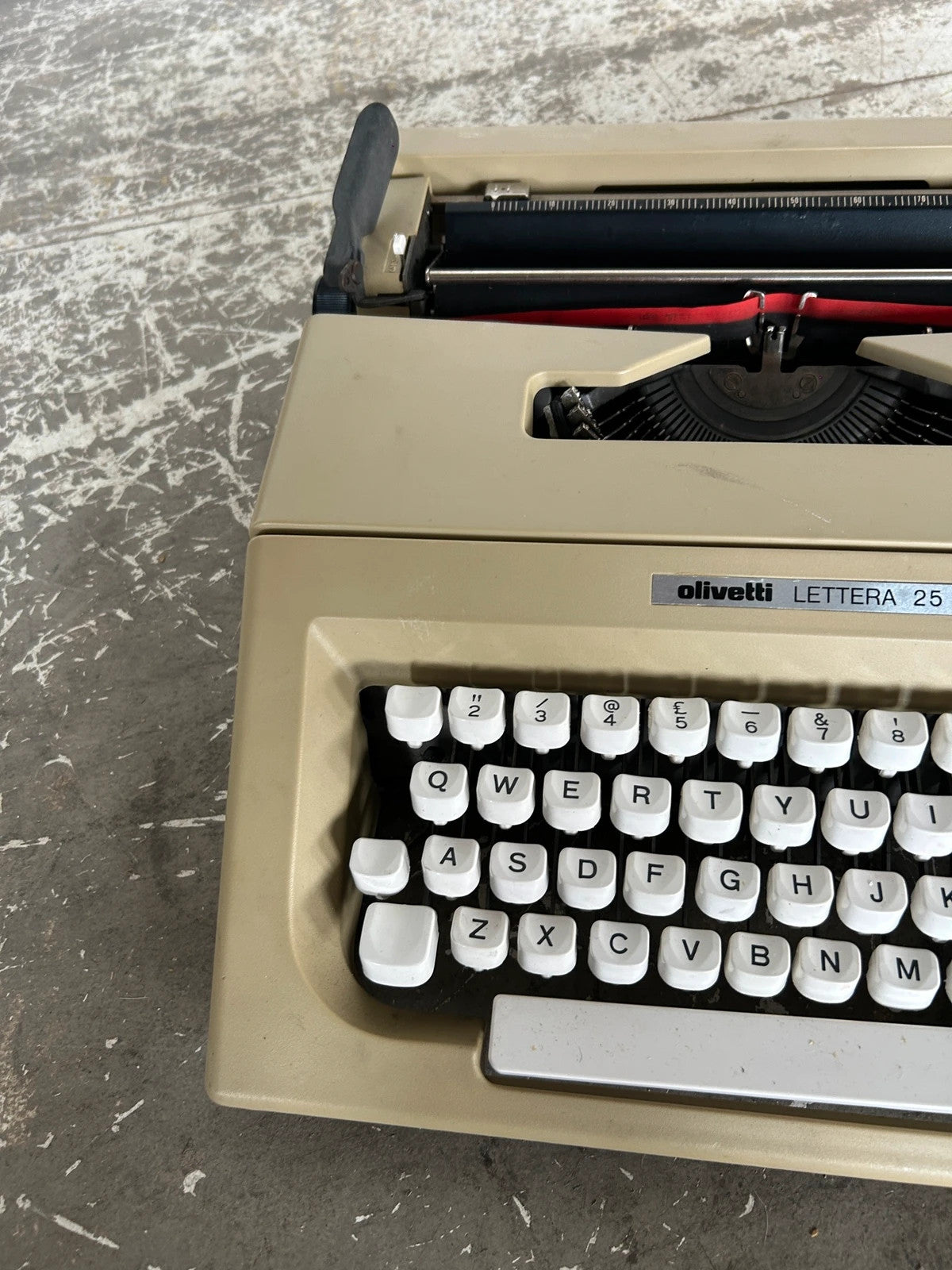 Mid Century Modern Olivetti Lettera 25 Portable Typewriter