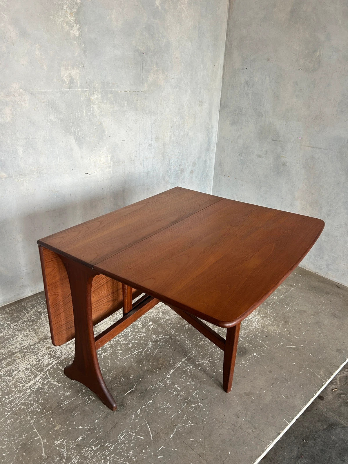 Mid Century Modern G Plan Drop Leaf Extending Dining Table
