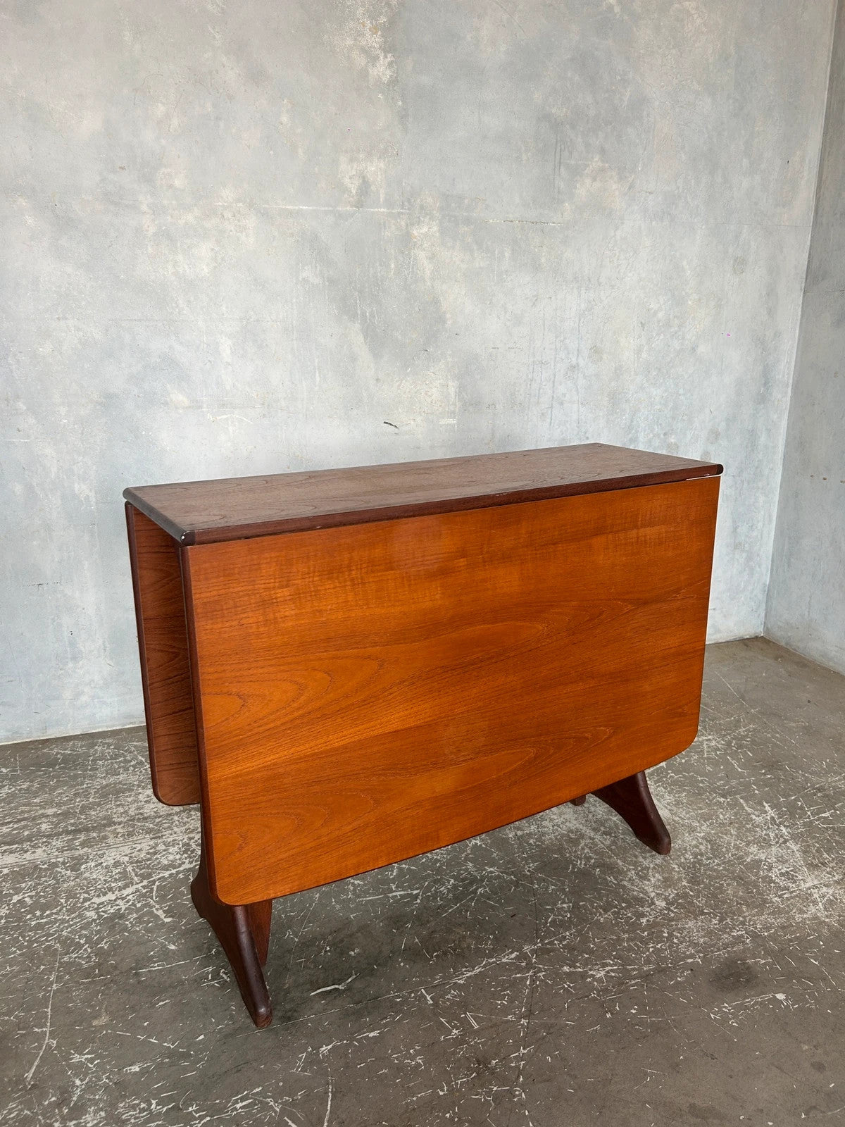 Mid Century Modern G Plan Drop Leaf Extending Dining Table