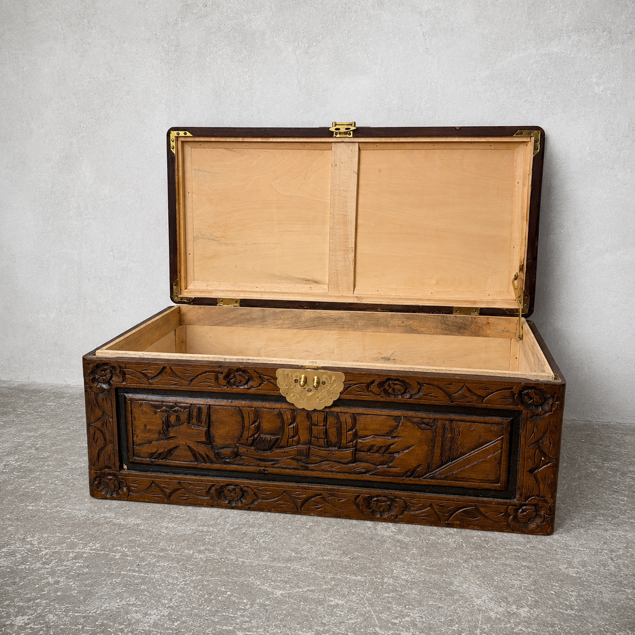 Antique Chinese Camphor Wood Carved Blanket Chest Hand-Carved Hope Chest Storage Trunk