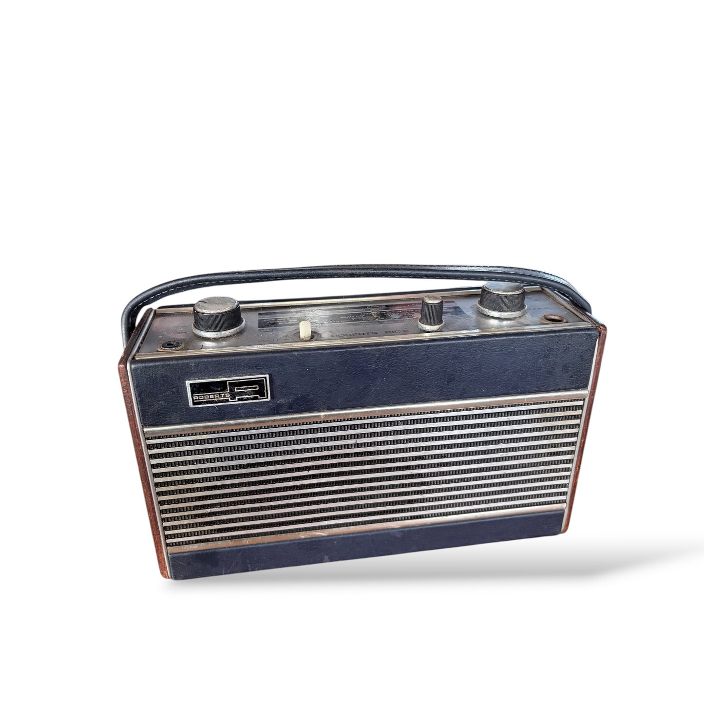 Vintage Portable Radio – Classic Roberts R500 Retro Transistor Radio With Wood Veneer — view 4