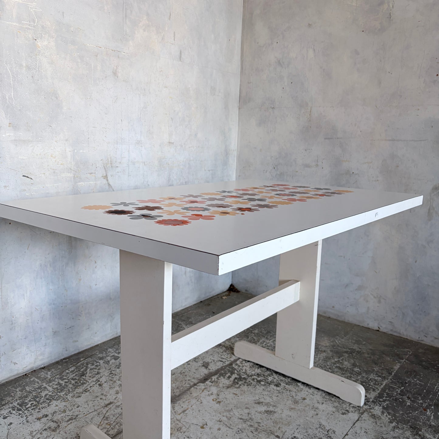 Mid Century Space Age Floral Formica Dining Table – Retro 1970s White Kitchen Table