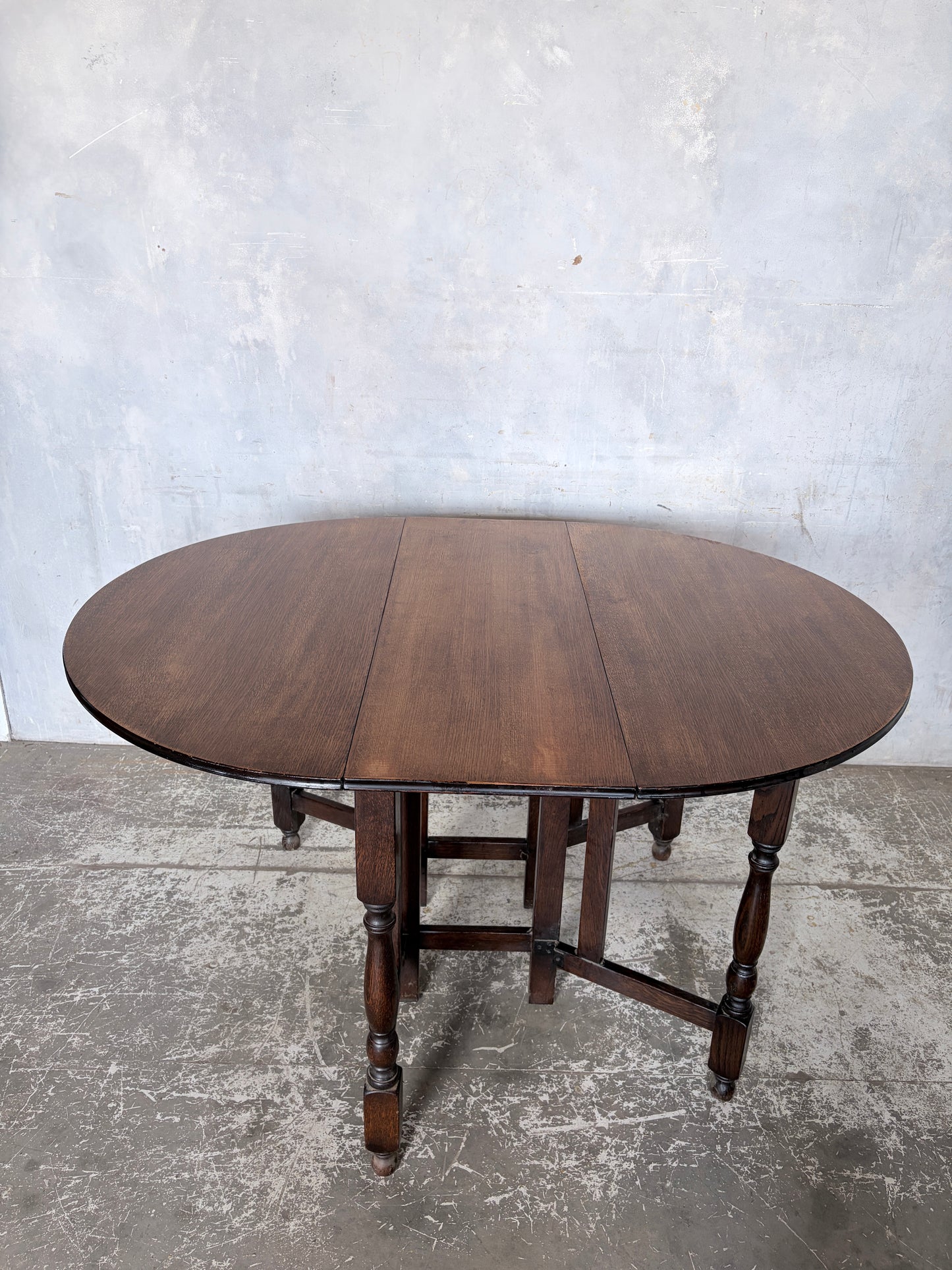 Vintage Oak Drop Leaf Dining Table – Round Gateleg Extending Table