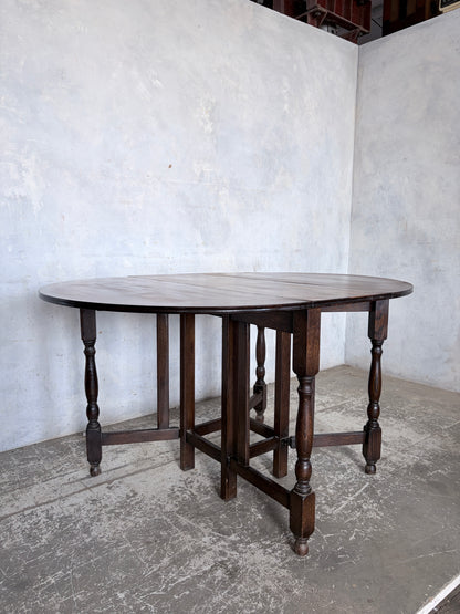 Vintage Oak Drop Leaf Dining Table – Round Gateleg Extending Table