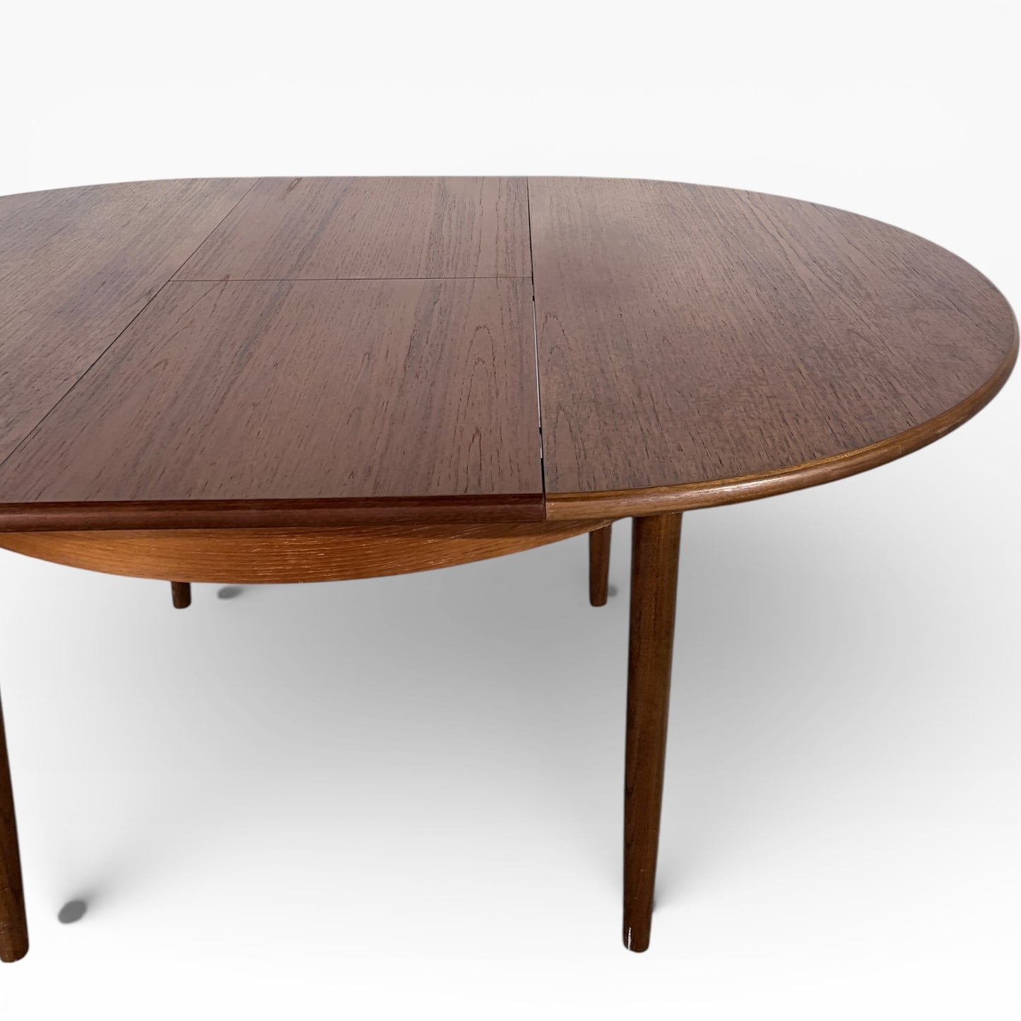 White & Newton Round Extending Dining Table – Mid-Century Vintage