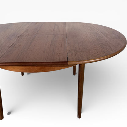 White & Newton Round Extending Dining Table – Mid-Century Vintage