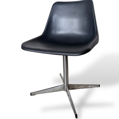 Vintage Robin Day Swivel Chair – Black Shell with Chrome Base