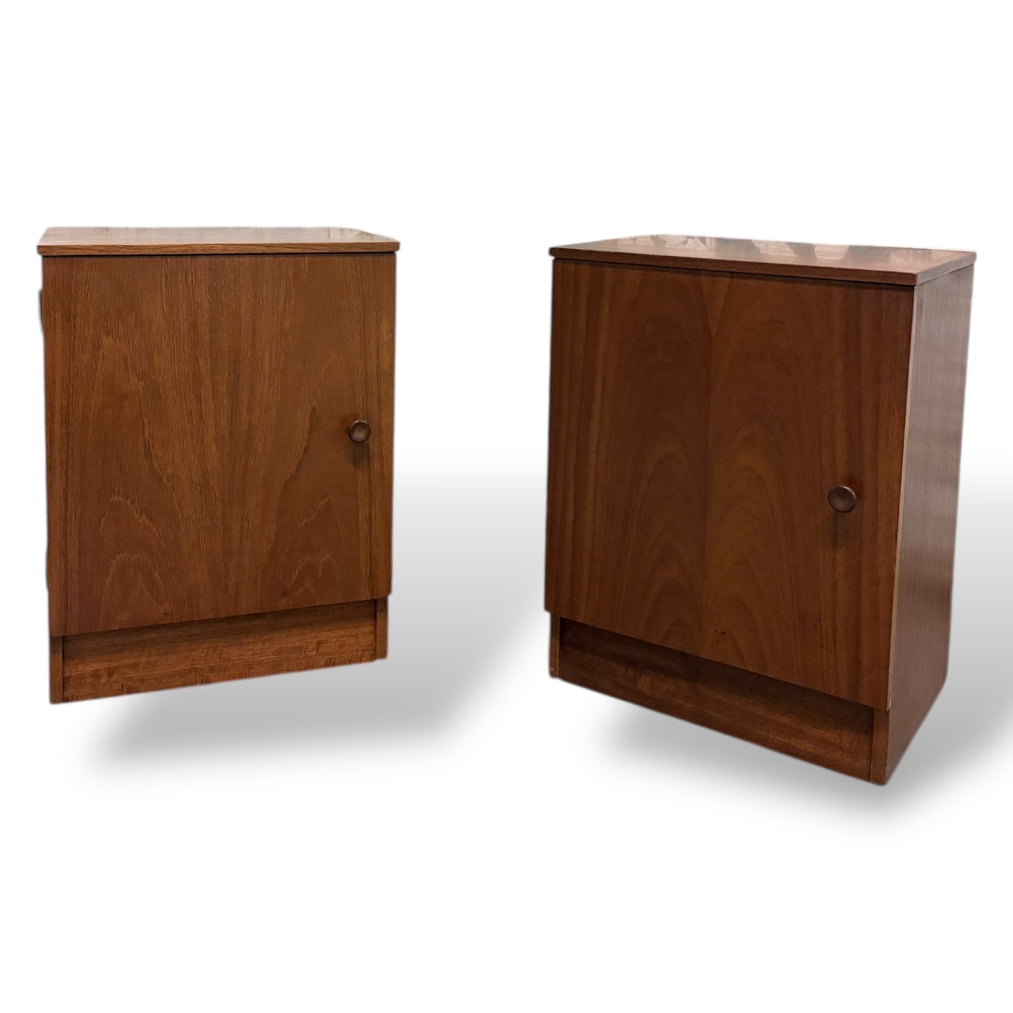 Mid-Century Teak Bedside Cabinets – Vintage Scandinavian Style Nightstands (Pair)