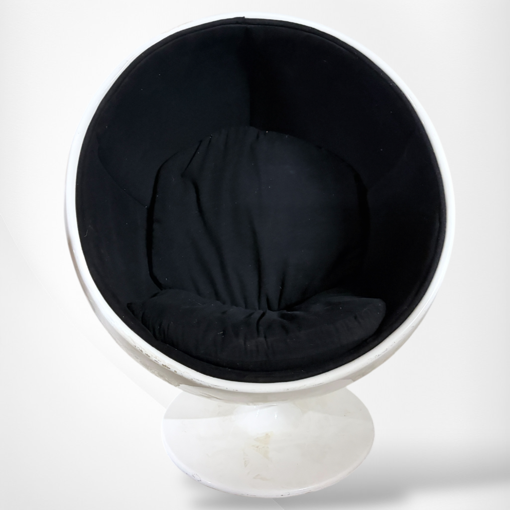 Space Age Egg Chair – Retro Pod Chair With Sculptural Pedestal Base