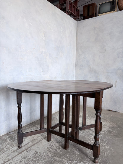 Vintage Oak Drop Leaf Dining Table – Round Gateleg Extending Table
