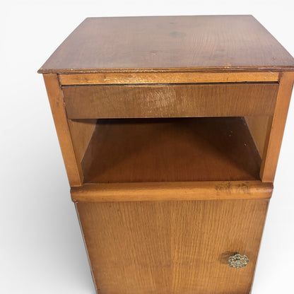 Vintage Oak Bedside Cabinet – Compact Storage with Brass Handle Drawer