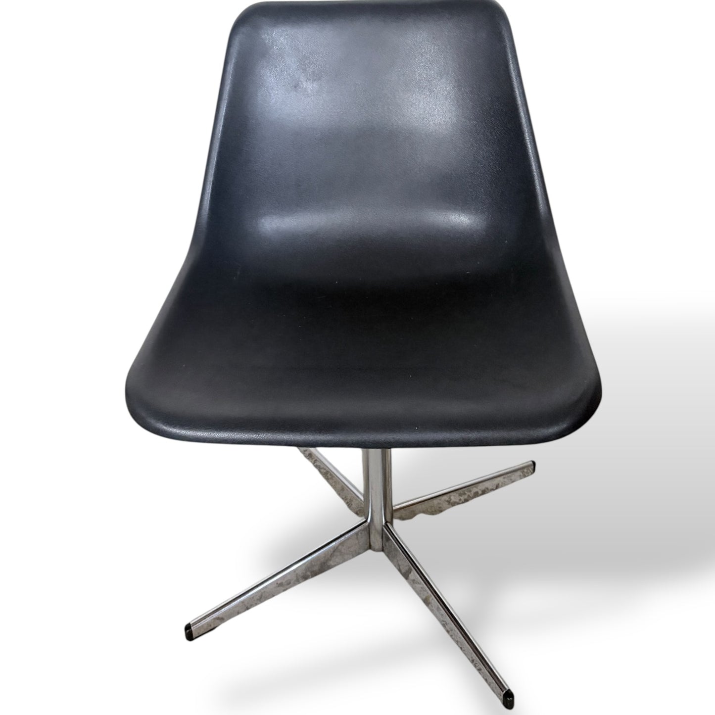 Vintage Robin Day Swivel Chair – Black Shell with Chrome Base