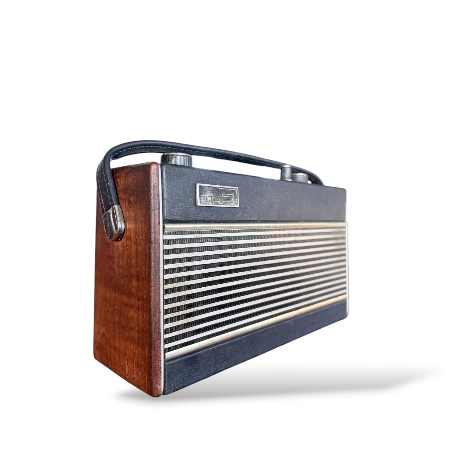 Vintage Portable Radio – Classic Roberts R500 Retro Transistor Radio With Wood Veneer — view 5