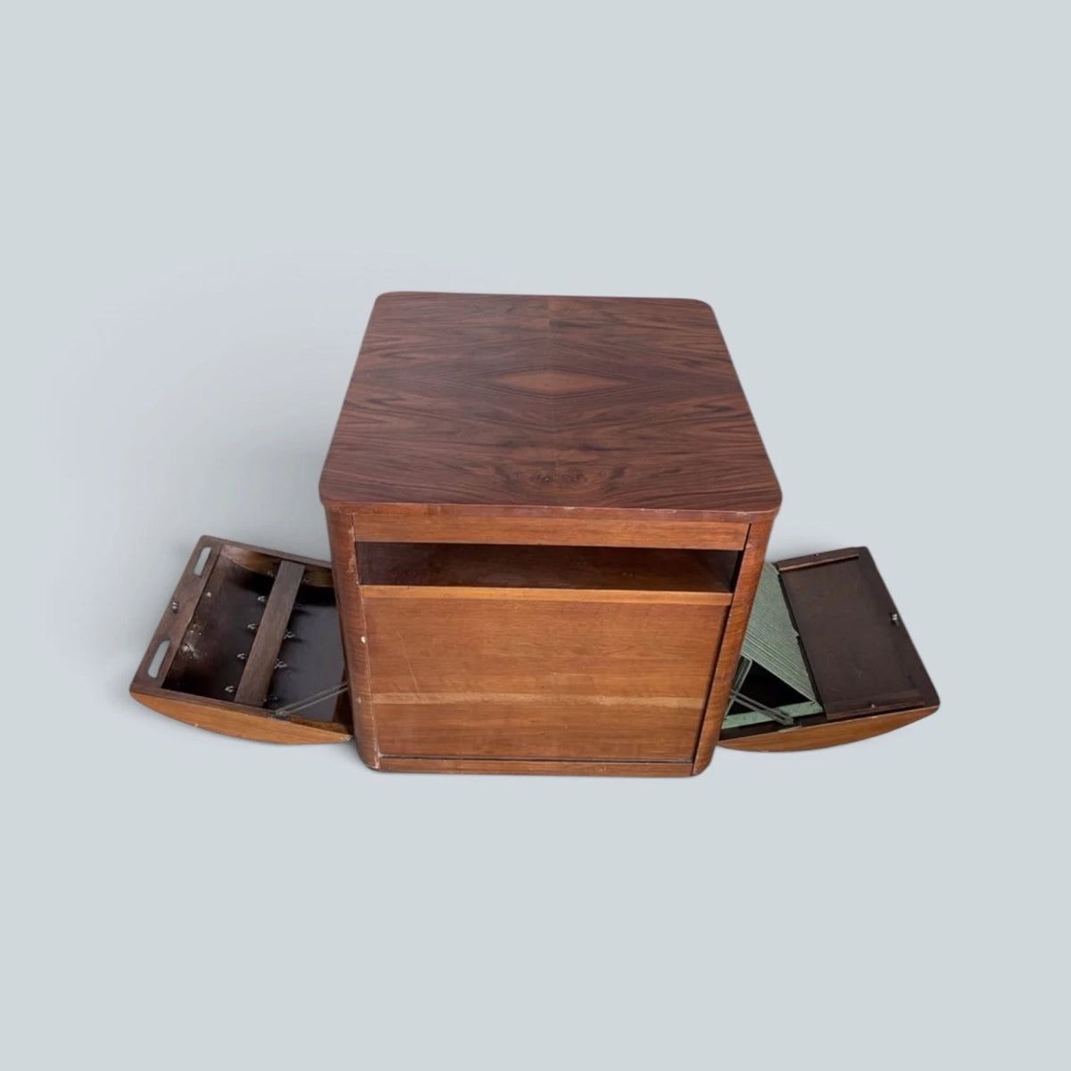 CC41 Incorporall walnut cocktail trolley and drinks cabinet – view 5