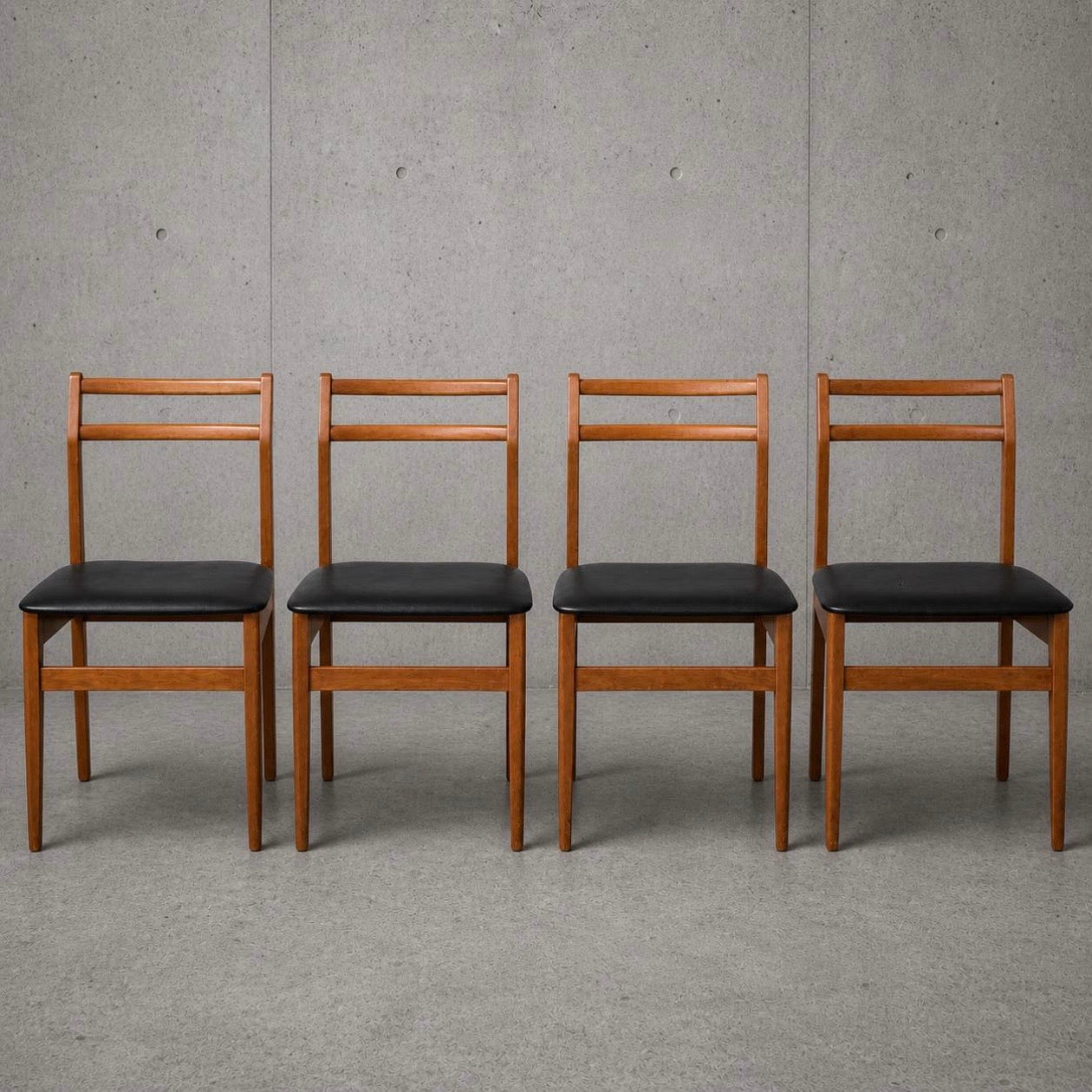 Mid Century Danish Beech Ladderback Dining Chairs Set of 4 Black Vinyl Seats