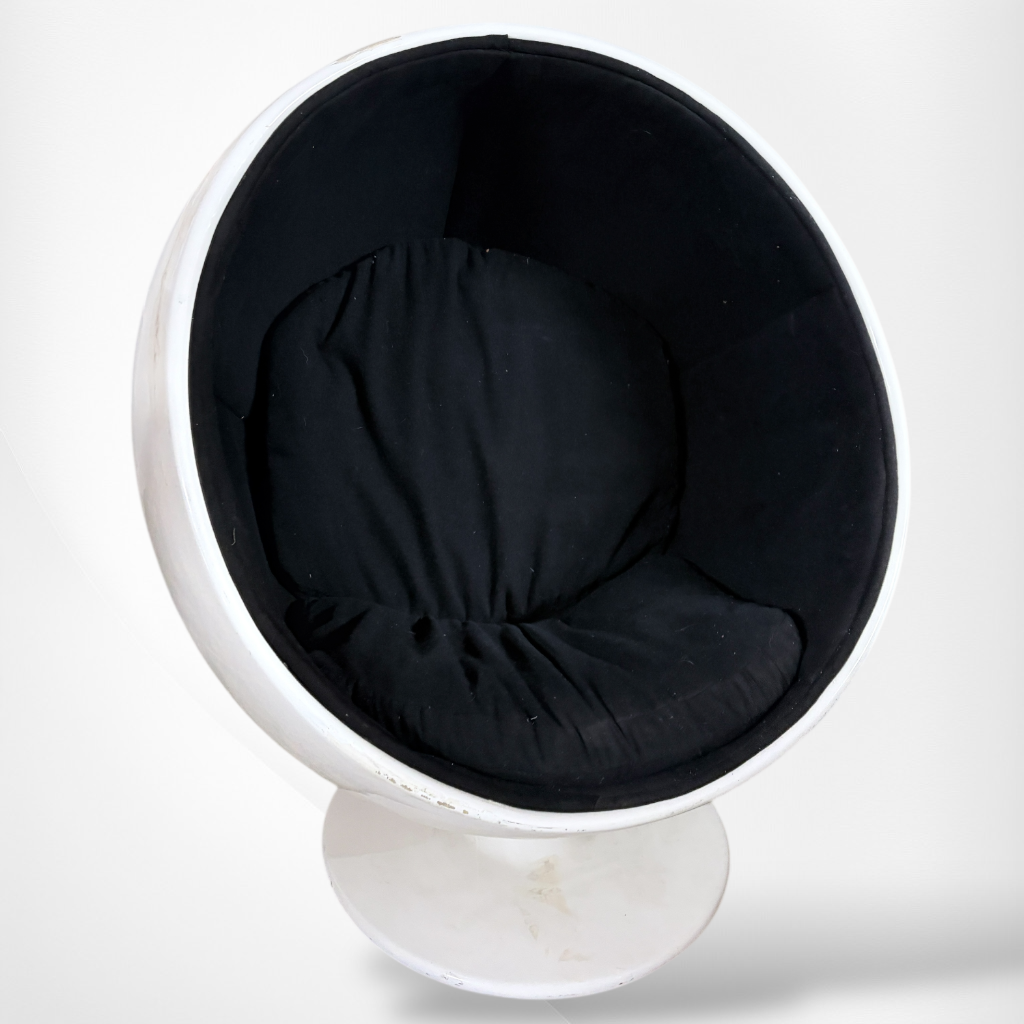Space Age Egg Chair – Retro Pod Chair With Sculptural Pedestal Base