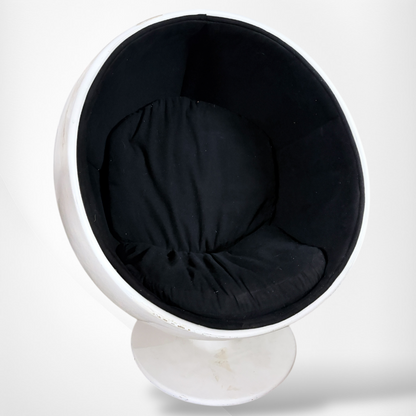 Space Age Egg Chair – Retro Pod Chair With Sculptural Pedestal Base