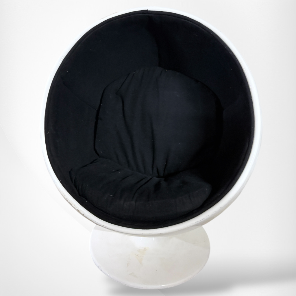 Space Age Egg Chair – Retro Pod Chair With Sculptural Pedestal Base