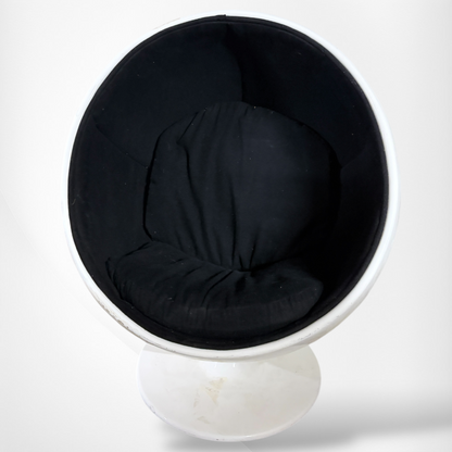 Space Age Egg Chair – Retro Pod Chair With Sculptural Pedestal Base