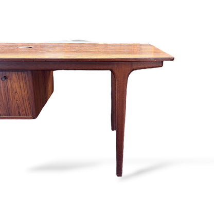 Omann Jun Danish Rosewood Coffee Table | Mid-Century Modern Design