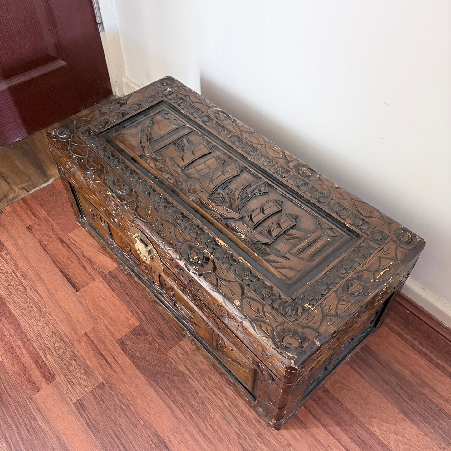 Antique Chinese Camphor Wood Carved Blanket Chest Hand-Carved Hope Chest Storage Trunk