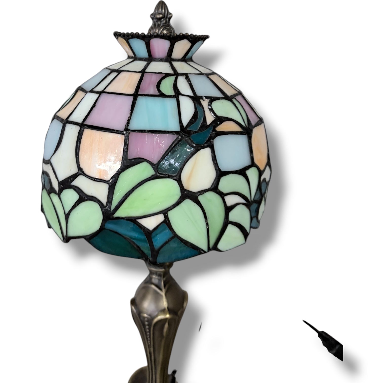 Tiffany Stained Glass Lamp – Vintage Table Lamp with Pastel Floral Shade & Bronze Base — view 4
