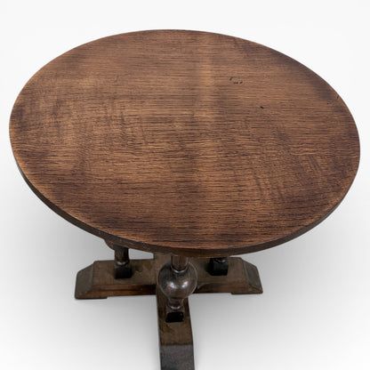Arts & Crafts Round Oak Coffee Table — view 6