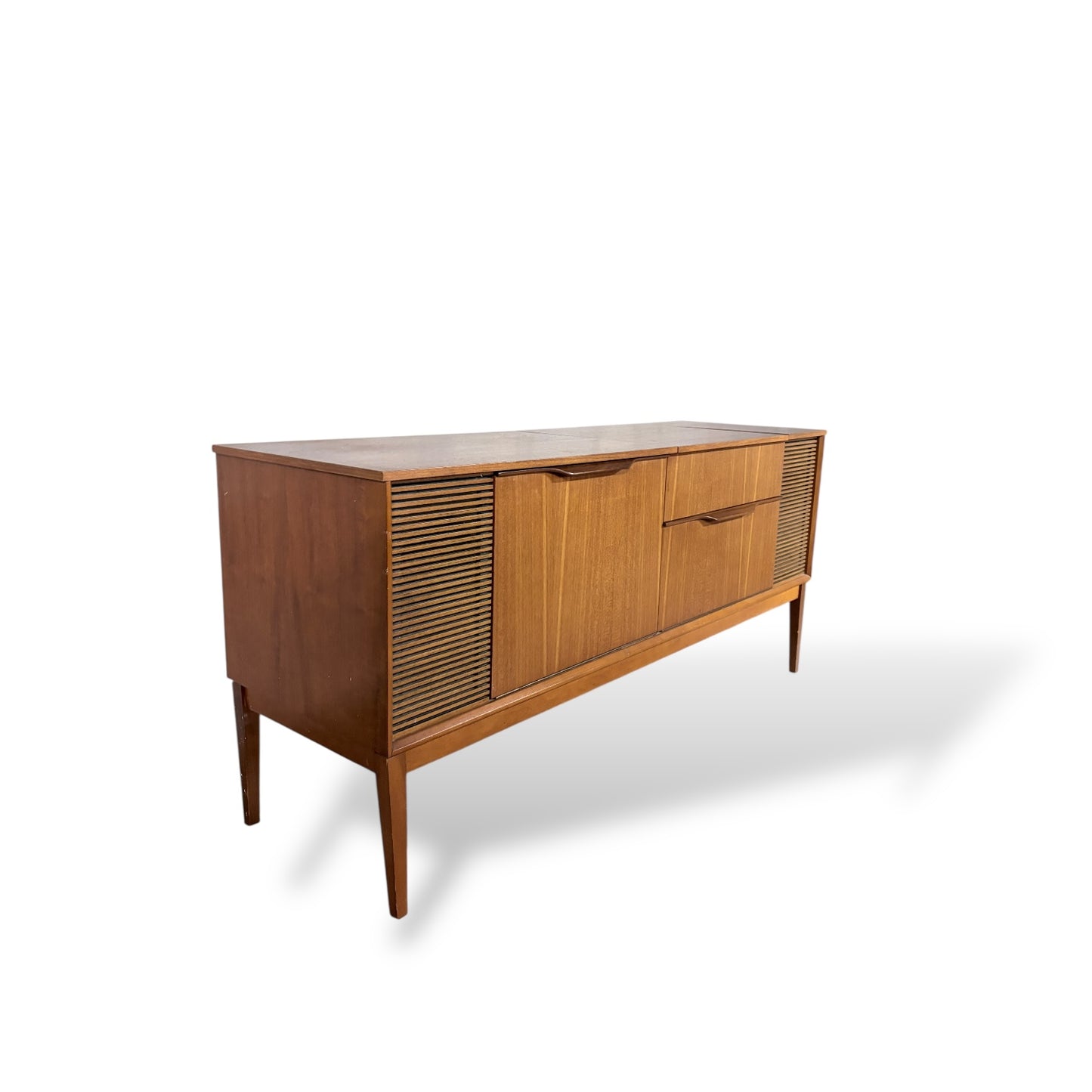 Vintage Dynatron Teak Radiogram – Fully Working