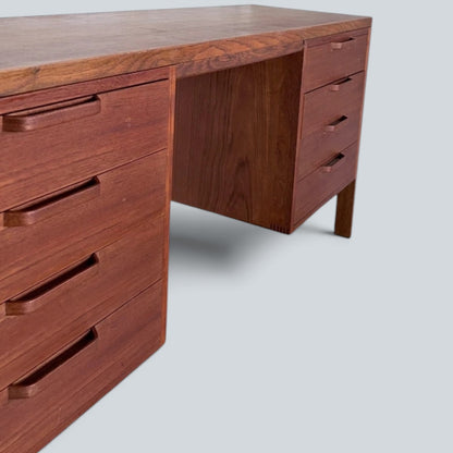 Mid Century Alfred Cox Teak and Oak Twin Pedestal Desk Eight Drawer Executive Office Desk