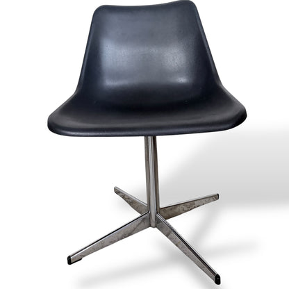 Vintage Robin Day Swivel Chair – Black Shell with Chrome Base