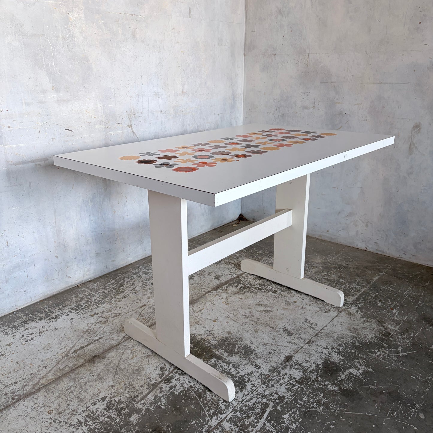 Mid Century Space Age Floral Formica Dining Table – Retro 1970s White Kitchen Table