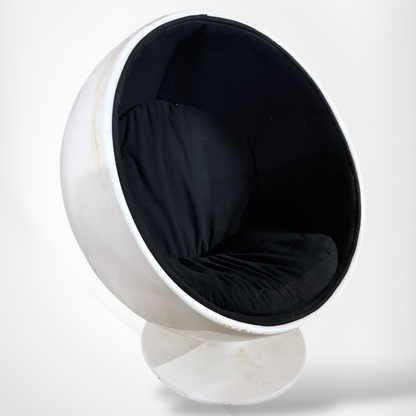 Space Age Egg Chair – Retro Pod Chair With Sculptural Pedestal Base