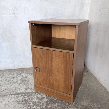 Mid-century American-style teak bedside cabinet - view 3