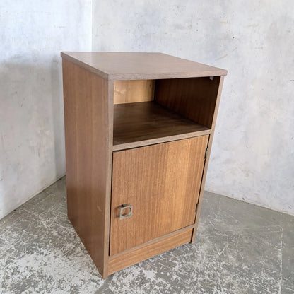 Mid-century American-style teak bedside cabinet - view 5