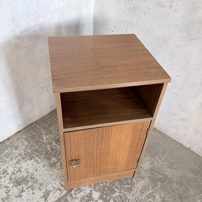 Mid-century American-style teak bedside cabinet - view 6